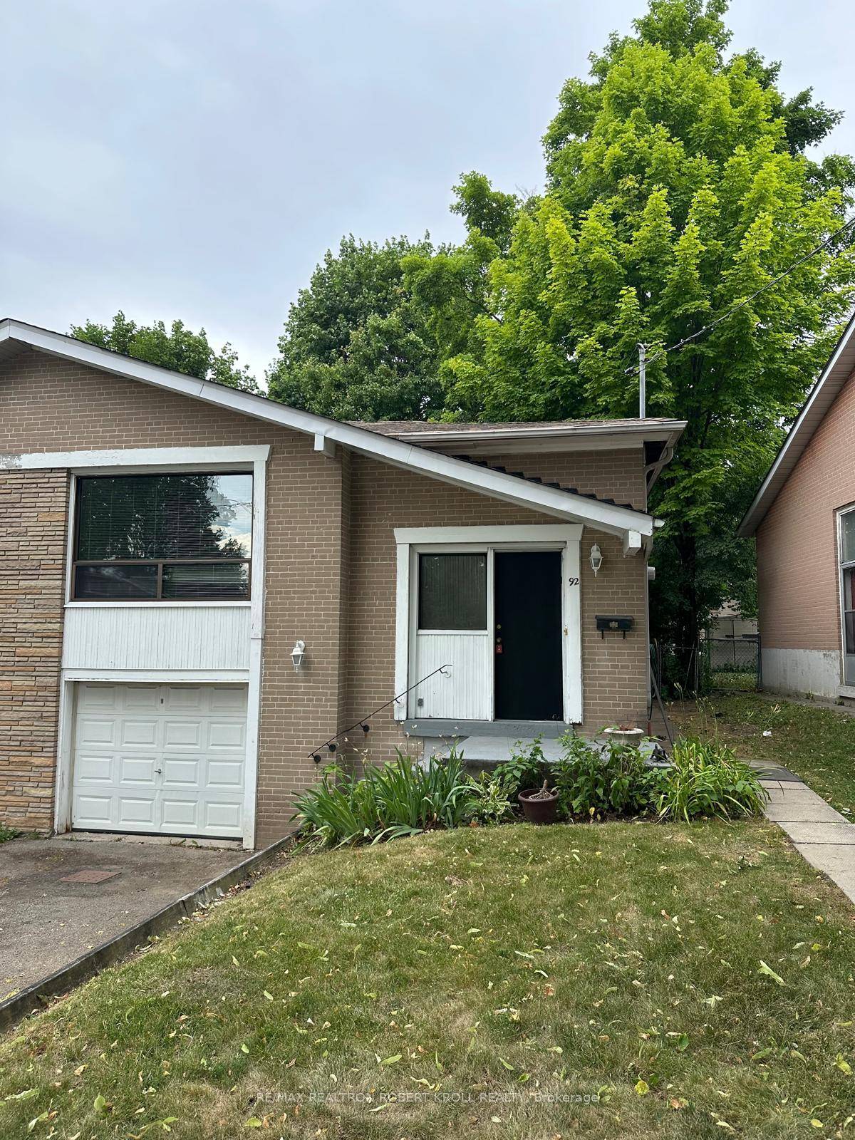 Prime Newtonbrook West Opportunity Ideal For Families, Investors, Or Downsizers !