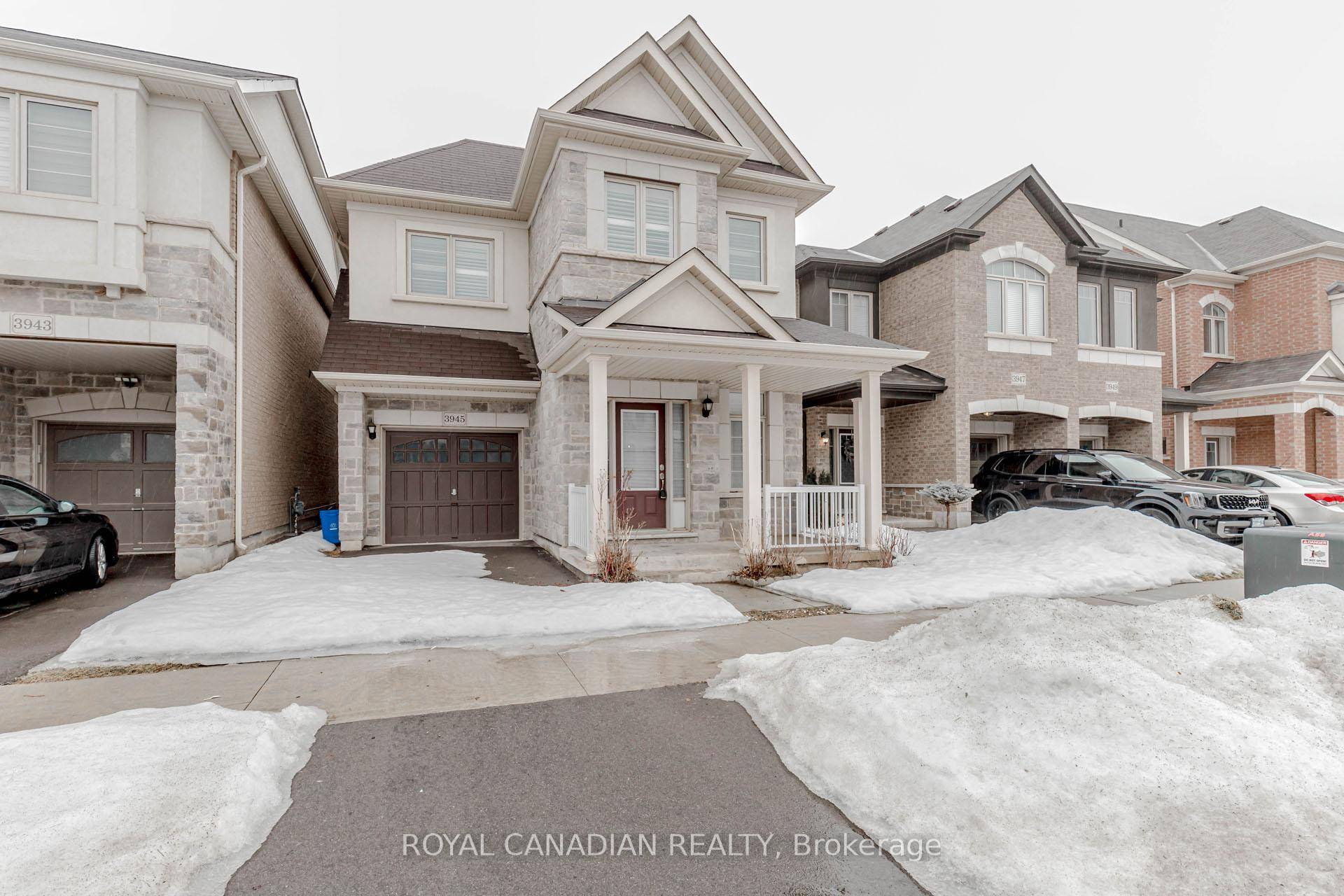 Beautiful 4 Bedroom Detached House In Alton Village.