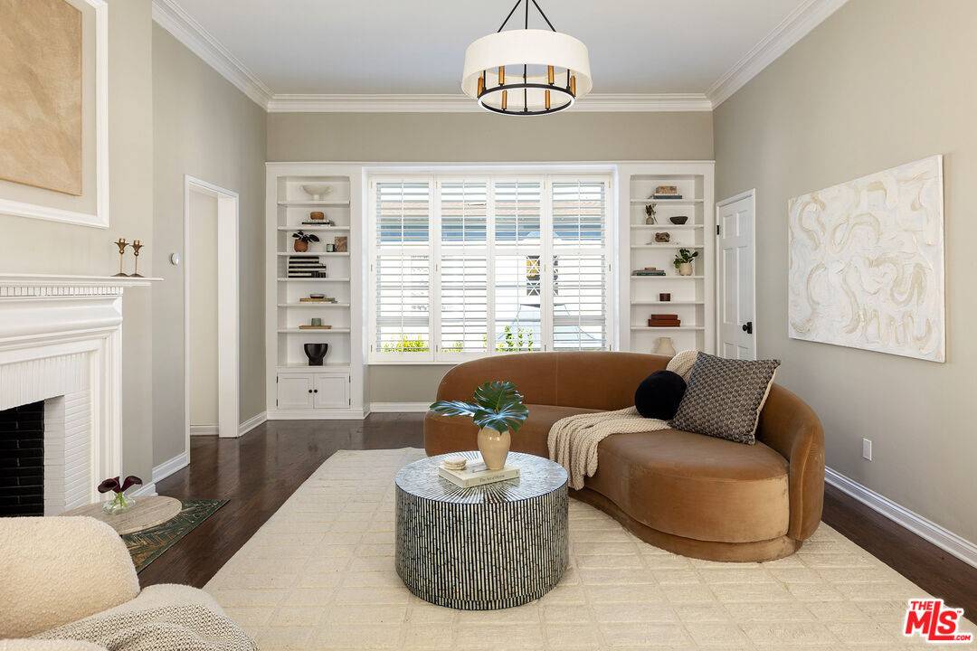 118 1/2 N Flores St 2BR Beverly Grove La