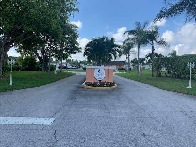 All age peaceful villa located in the middle of Delray Beach !