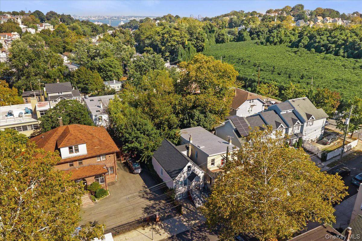 FULLY RENOVATED in Tompkinsville West Brighton ft 3 STORY HOUSE ft.