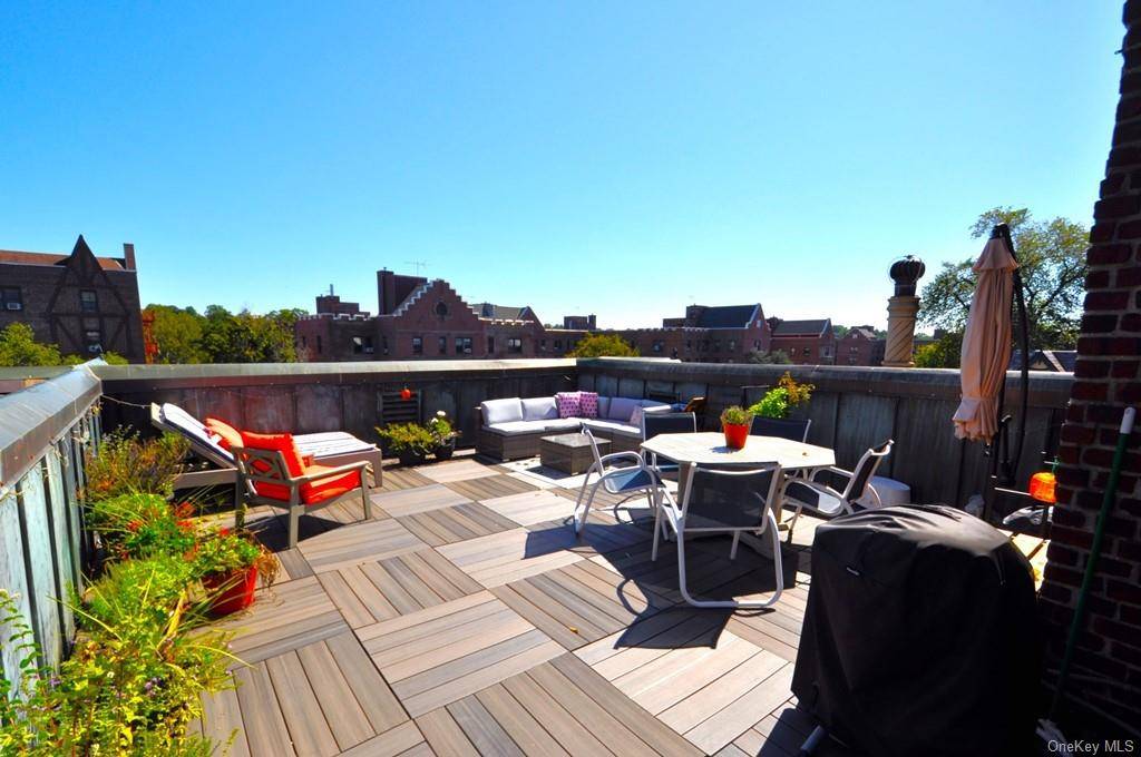 Rare Gem on Garth Road to rent apartment with it's own PRIVATE ROOFTOP TERRACE !