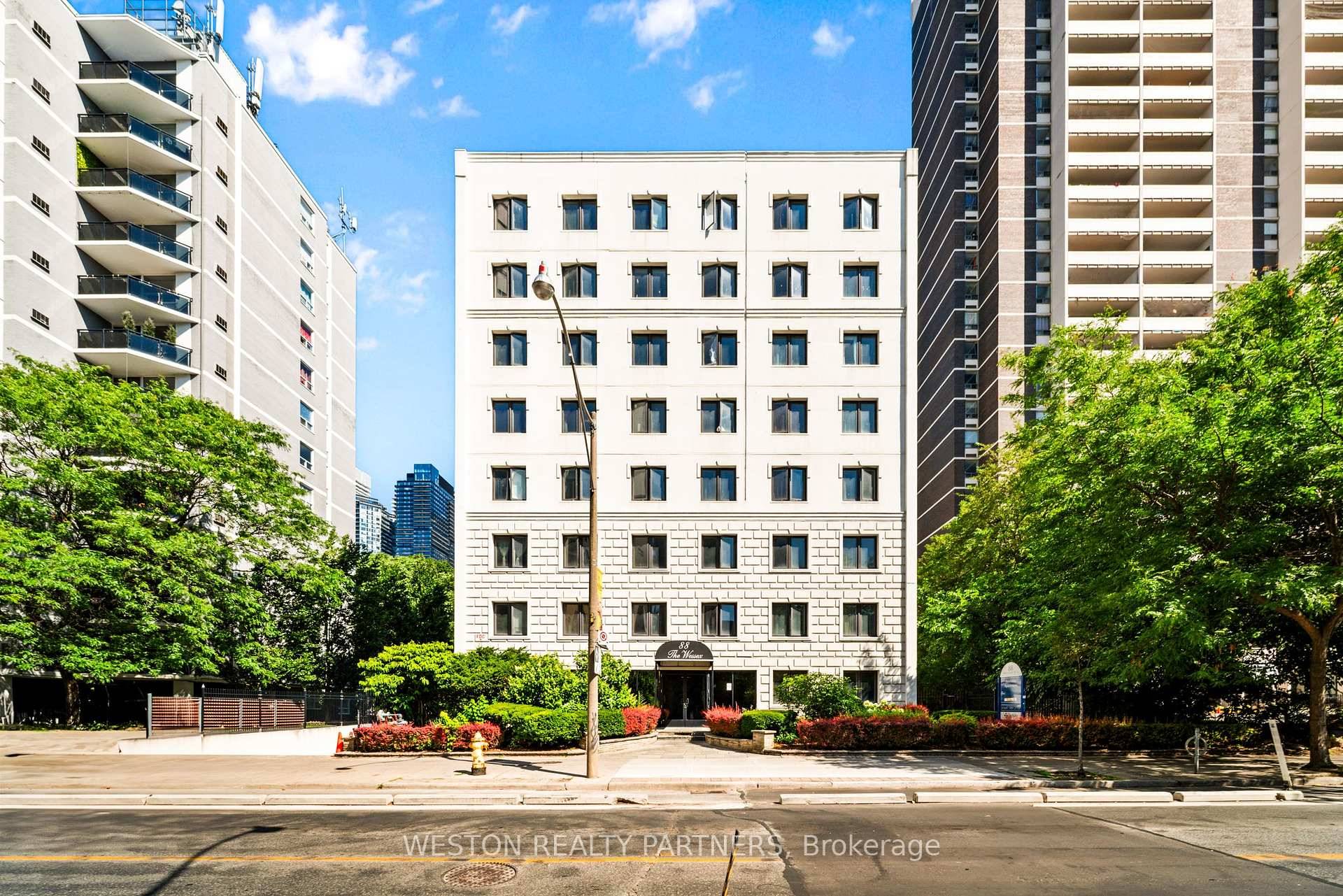 Welcome to 88 Wellesley St E a bright and spacious 2 bedroom apartment in the heart of downtown Toronto !