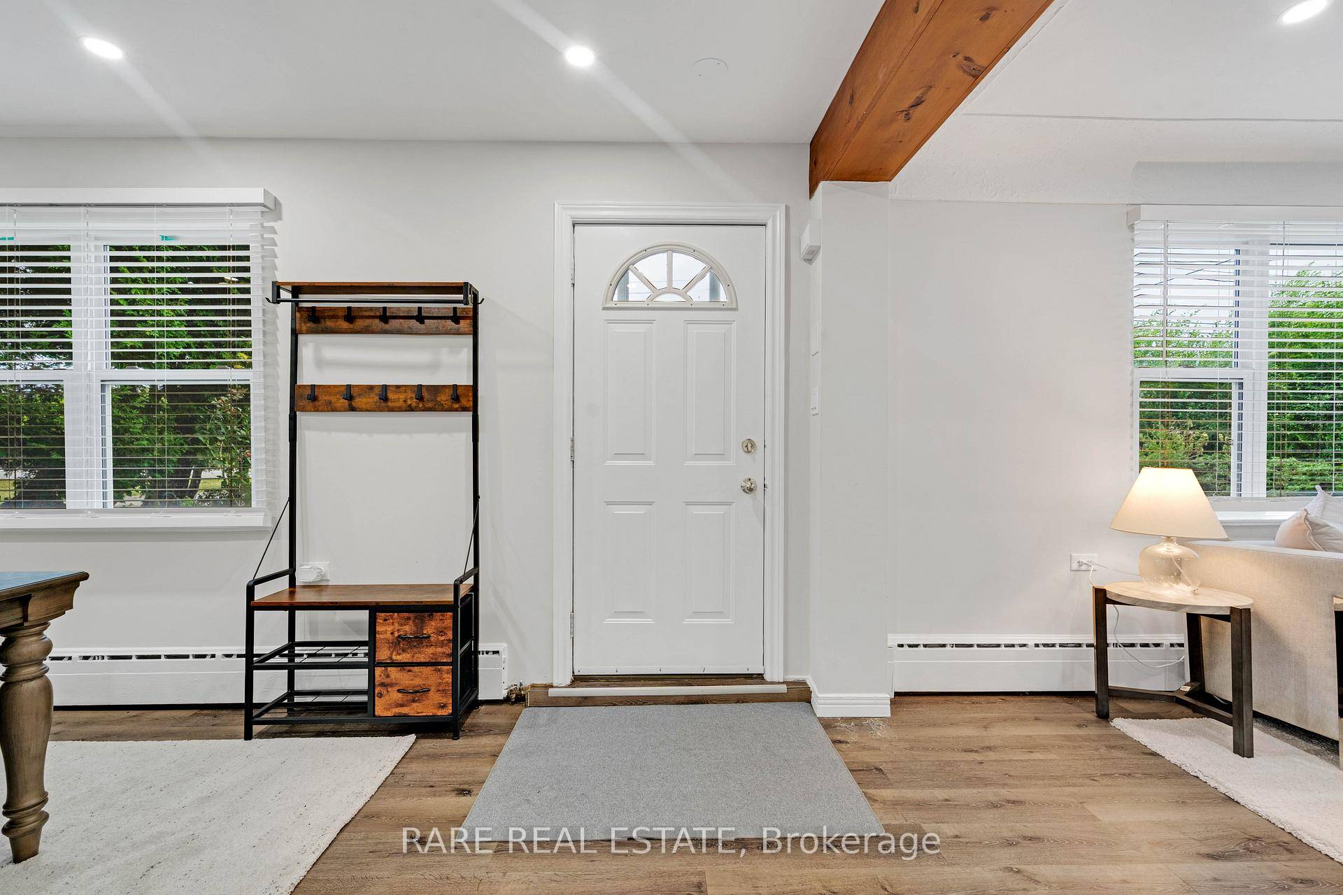 Welcome to 2073 Leighland Road in Burlington's desirable Brant neighbourhood.