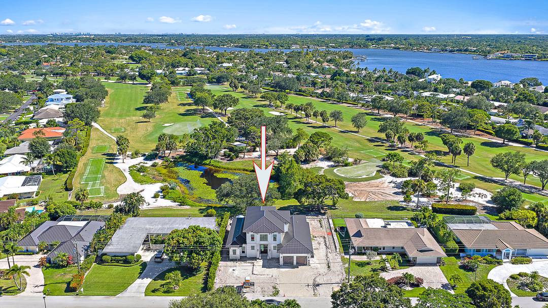 Welcome to your dream home in the heart of Tequesta !