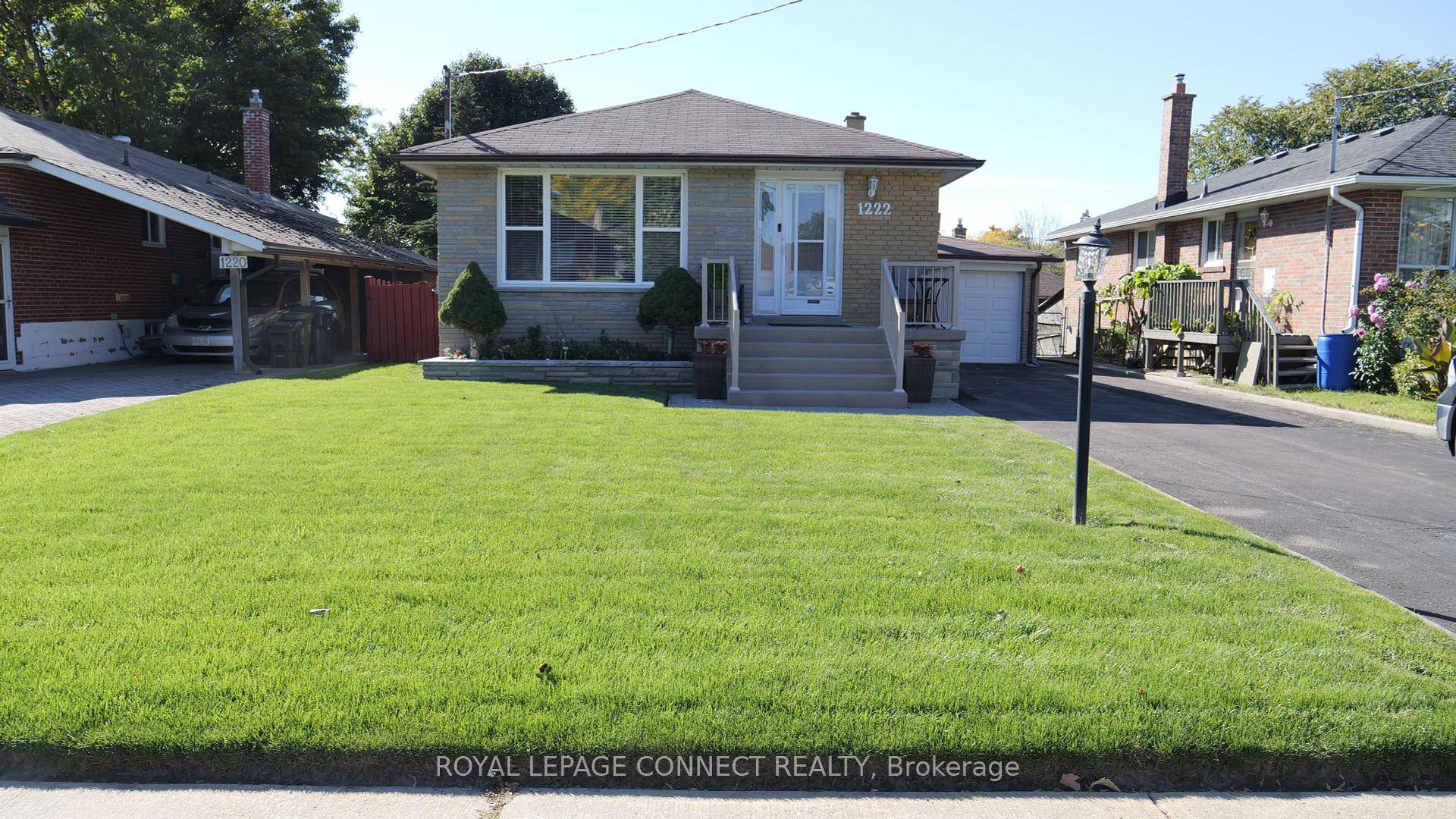 Discover an incredible opportunity to reside in this charming lower unit at the famed Bendale area, nestled in a family oriented neighborhood.