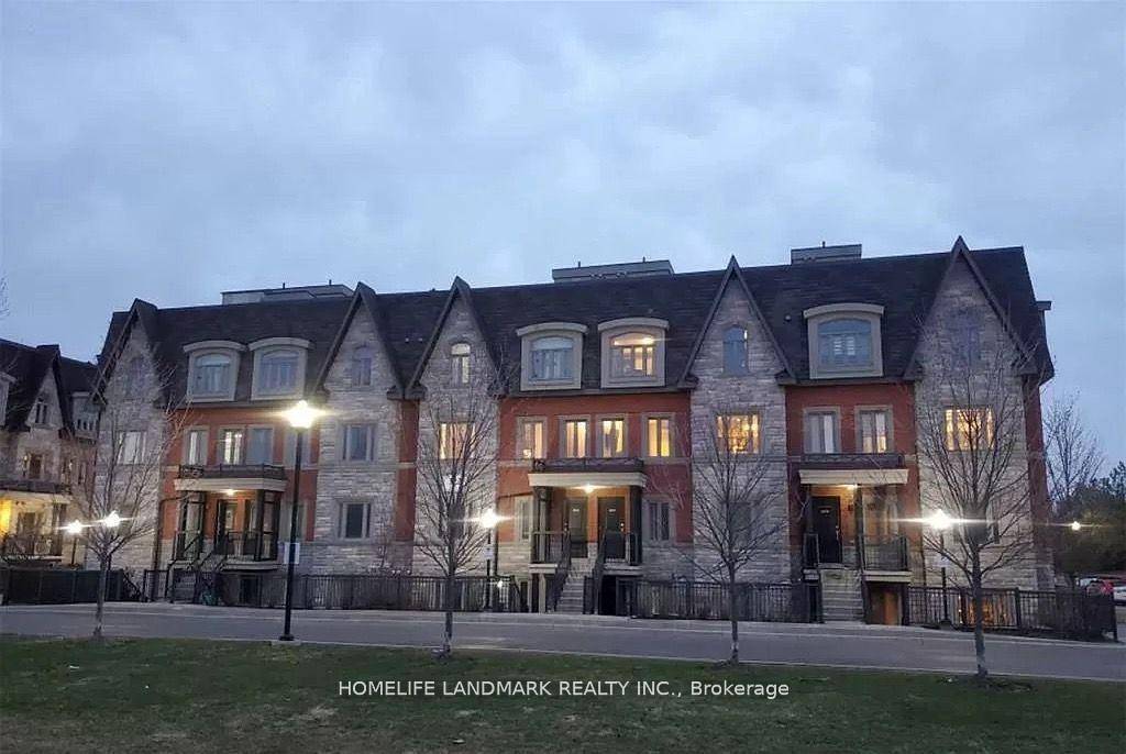 Luxury 2 Bedroom 2 Parking Townhouse in Thomhill Hill Village Right At Bayview John.