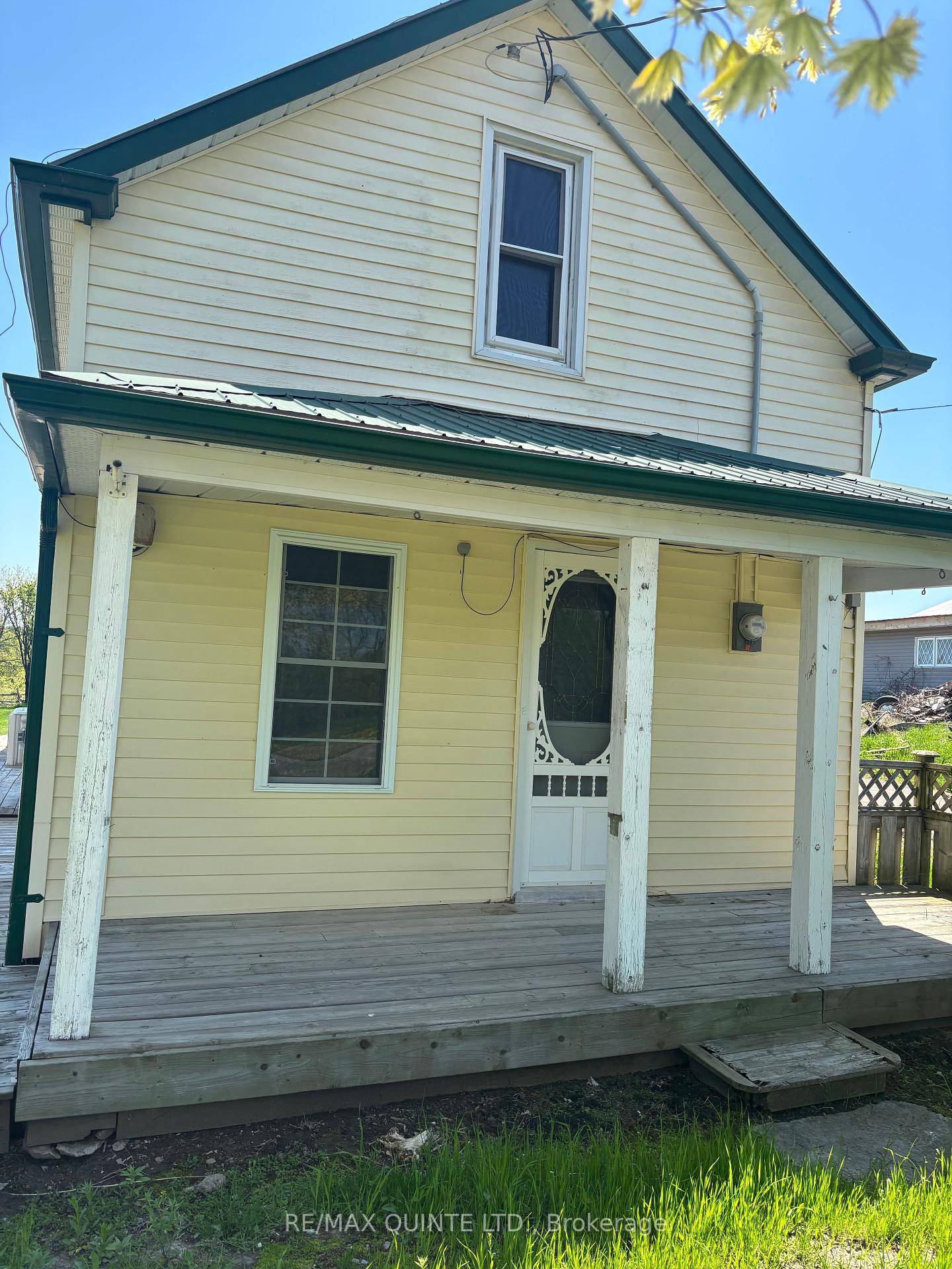 Welcome to 22 Pauley, a charming 2 storey home, perfect for first time buyers or people looking to downsize.