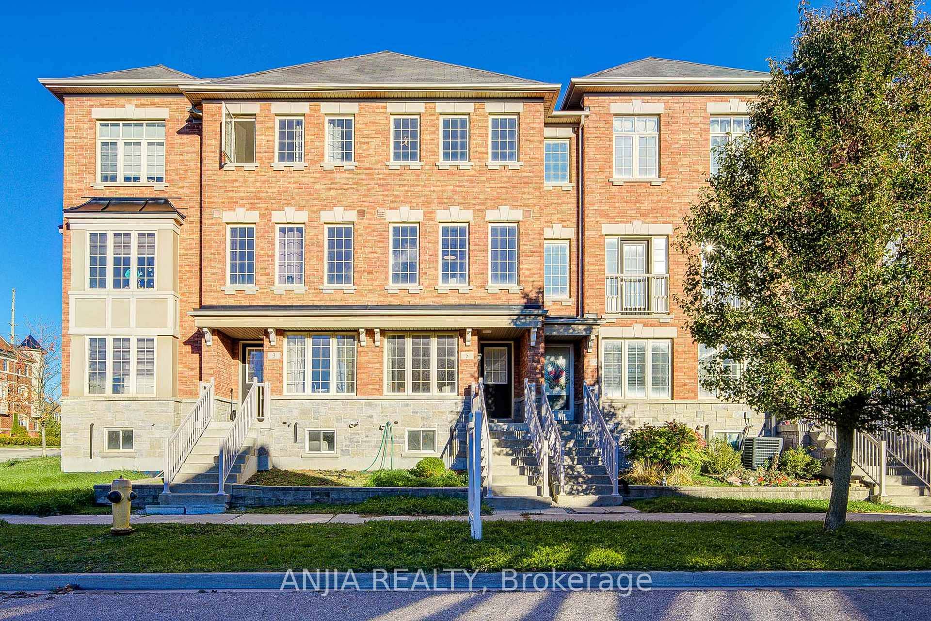 Prime Location Freehold Townhouse In The Highly Sought After Berczy Community !