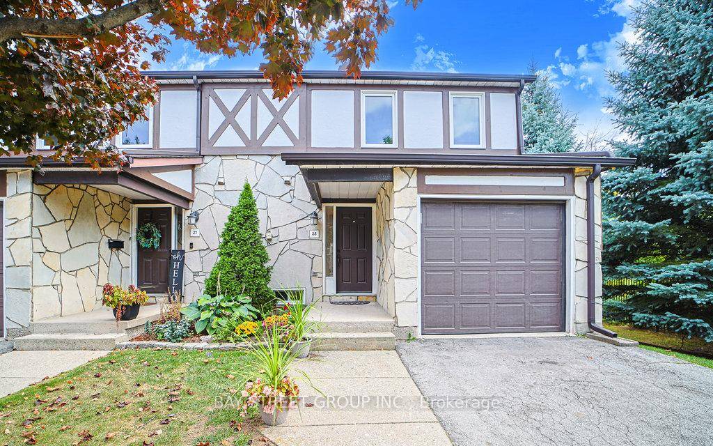 Rare Opportunity ! ! ! Quiet End Unit Townhouse !