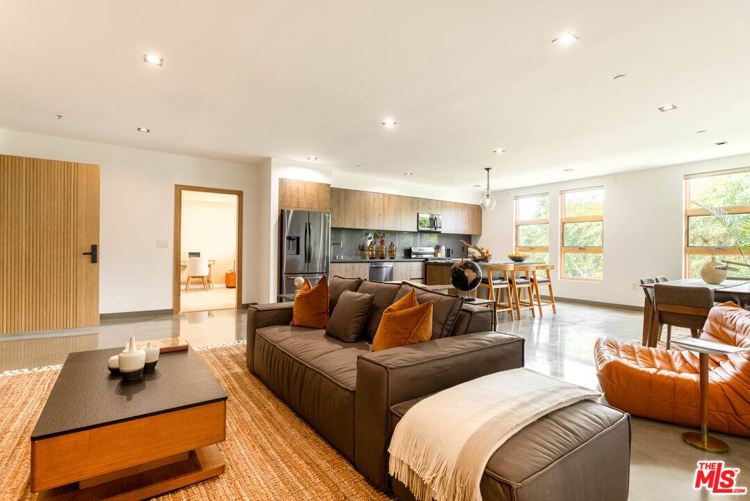 547 N Sweetzer Ave 2BR Beverly Grove La