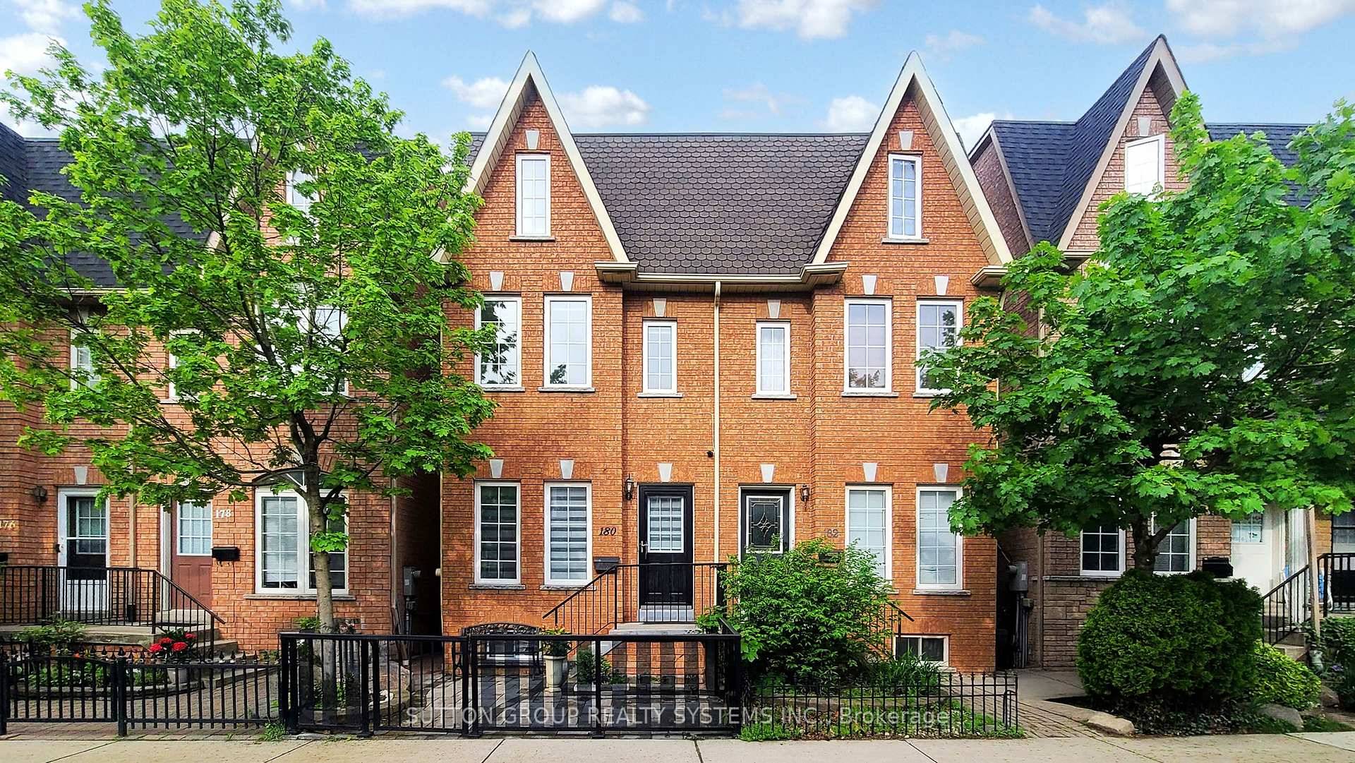 Discover the perfect blend of style, comfort, and urban convenience in this semi detached gem nestled in Torontos vibrant Junction Triangle.