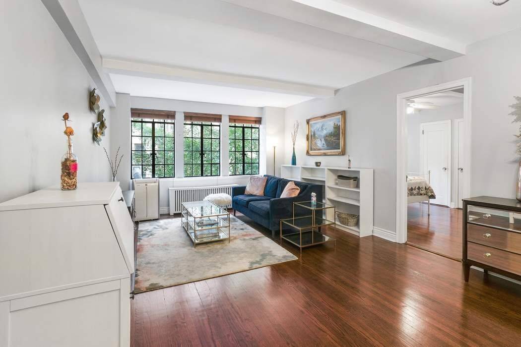 Welcome to 321 East 43rd Street, a beautifully renovated one bedroom residence perfectly positioned in the tranquil enclave of Tudor City.