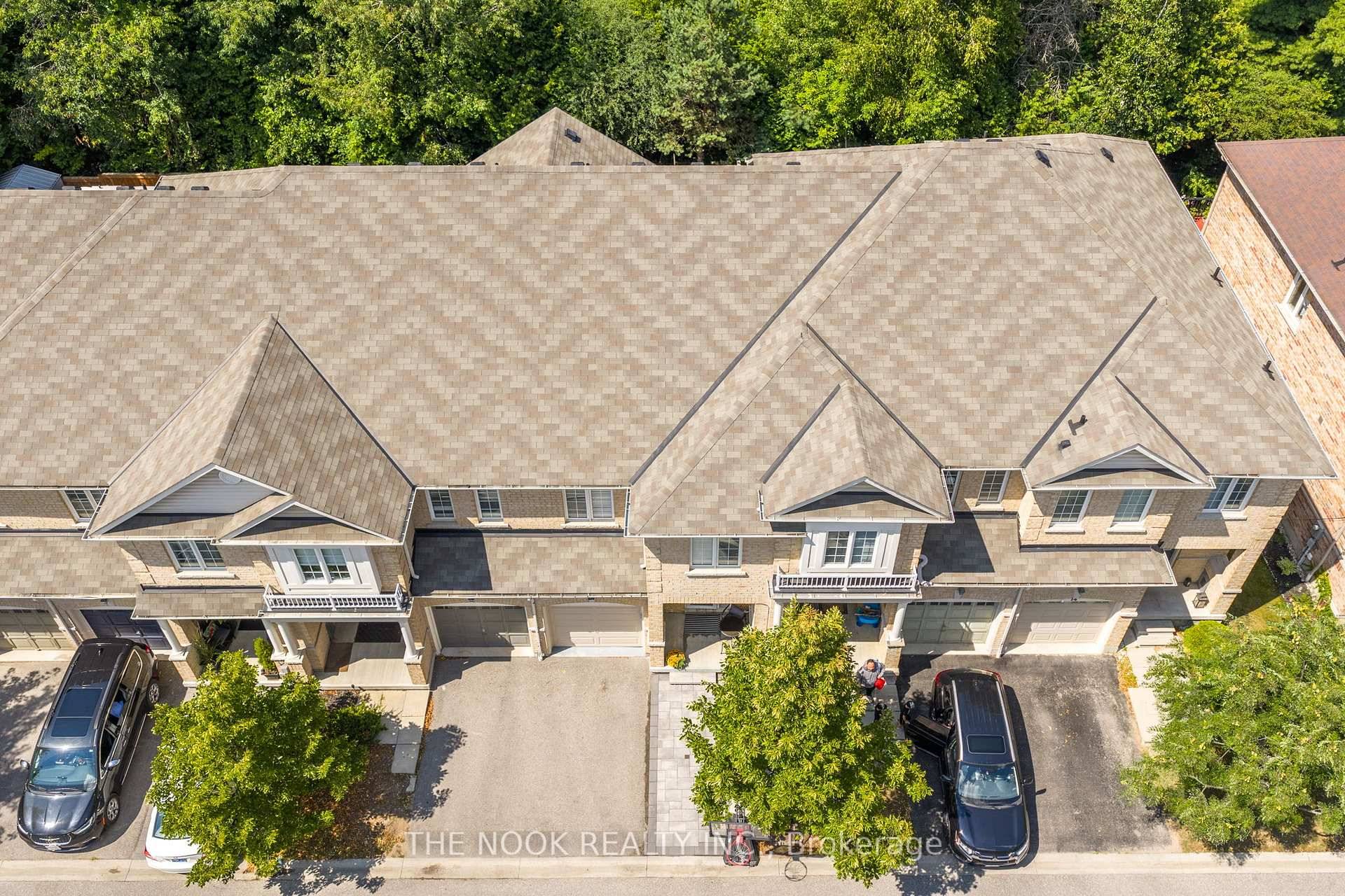 Welcome to 10 Edison Way located in North Whitby !