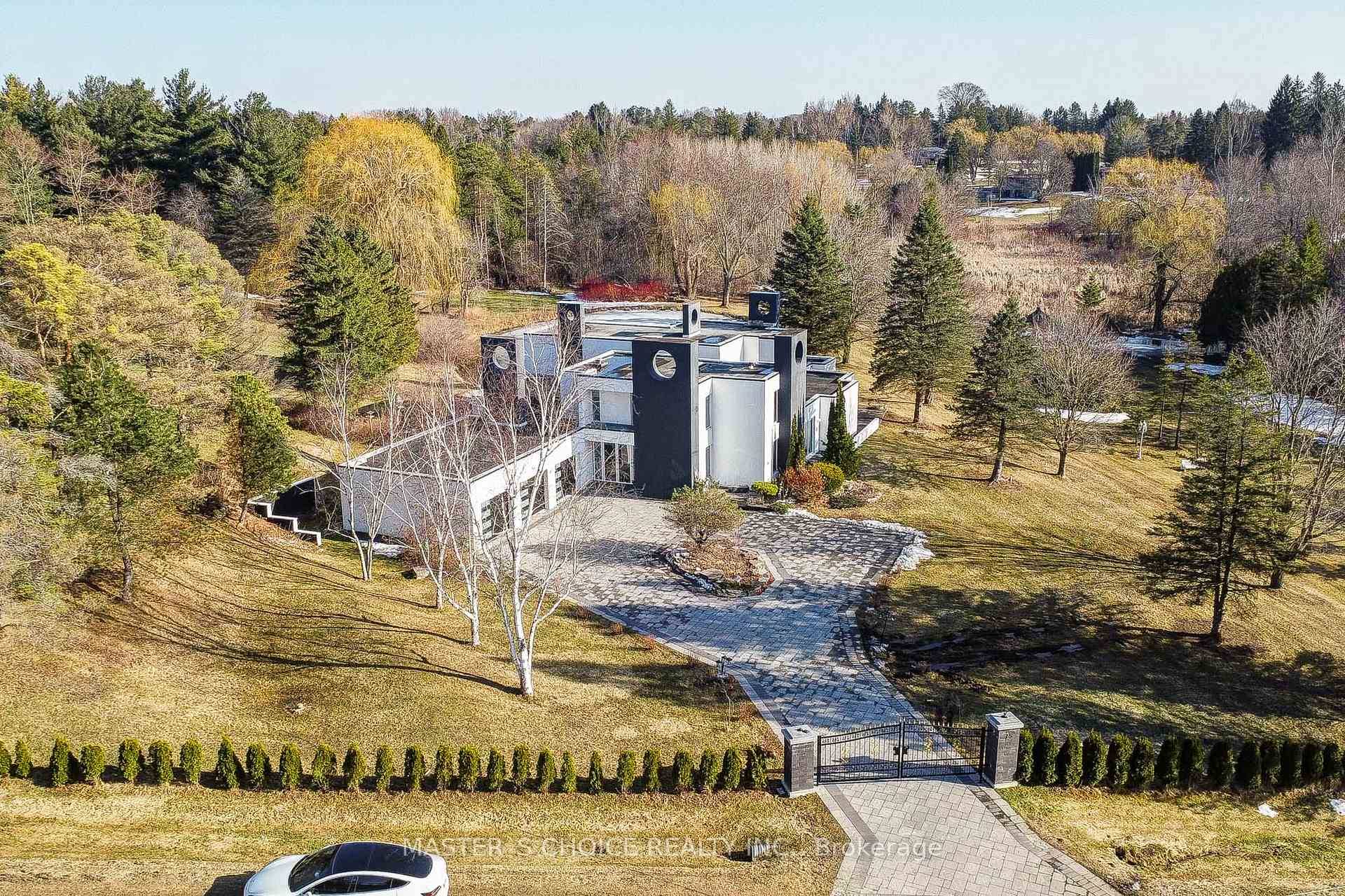 Prestigious Neighborhood of Kingscross Estates.