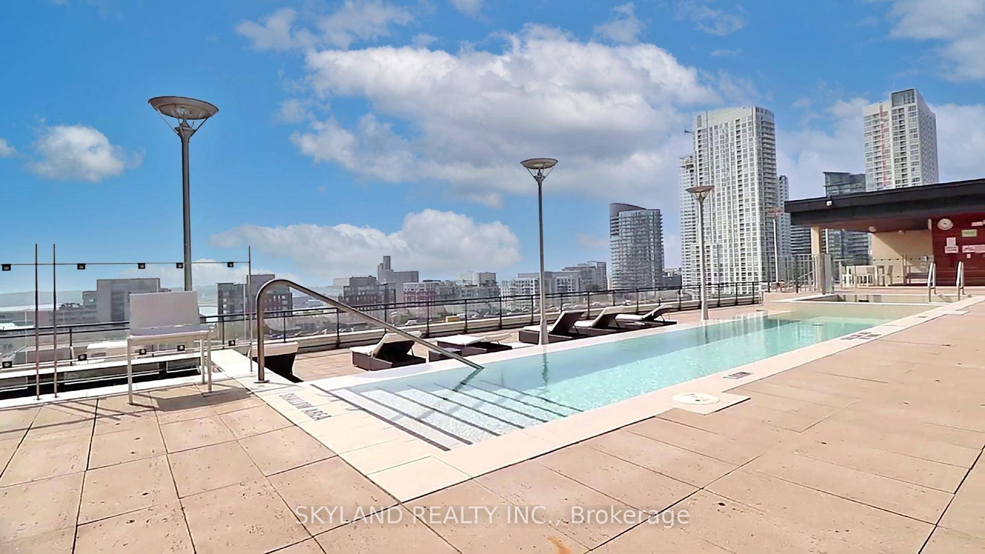 Bright amp ; Spacious 2 1 Bed, 2 Bath !
