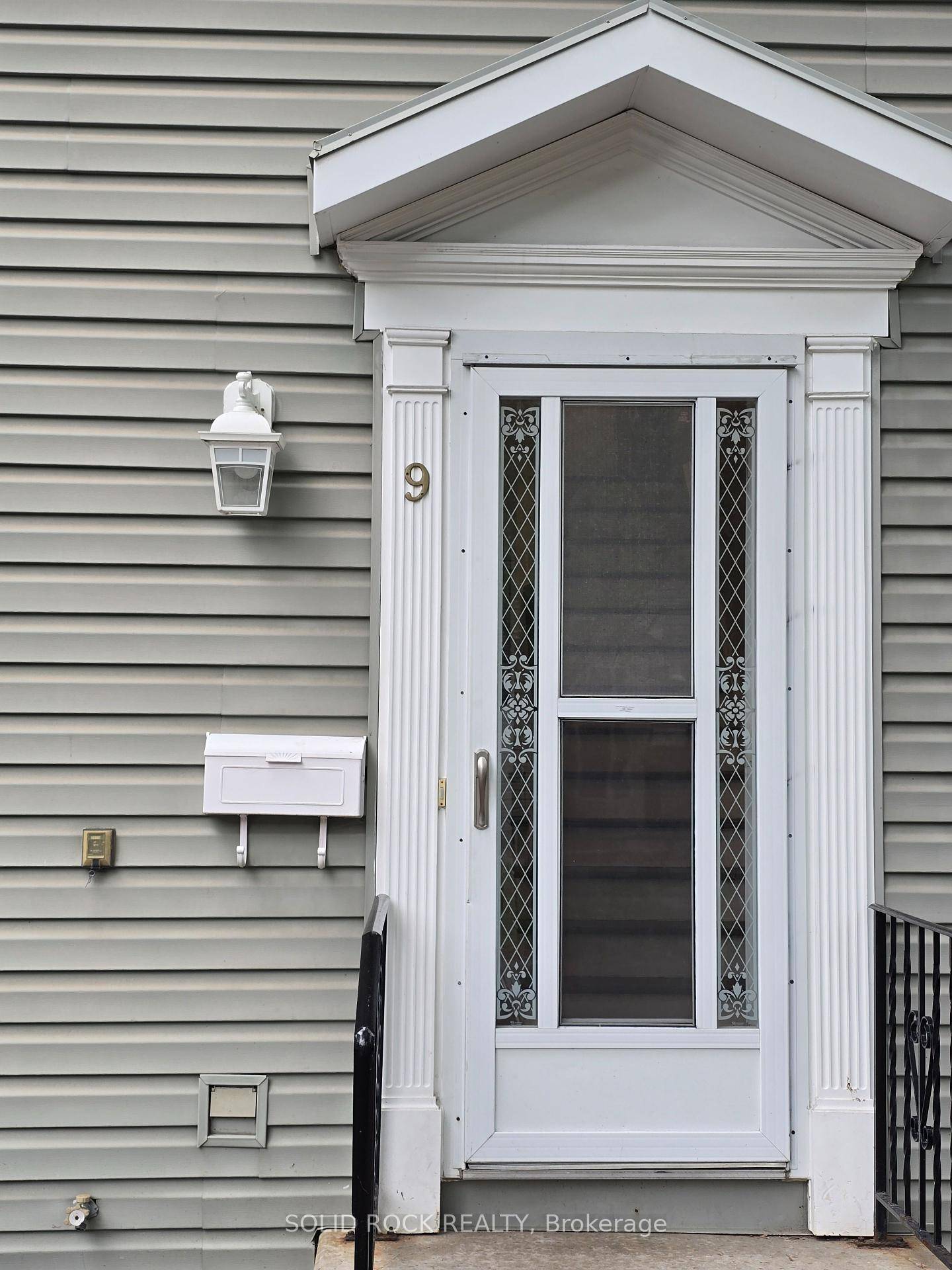 Welcome Home ! Come and experience this beautifully appointed, light filled residence nestled in the heart of the city.