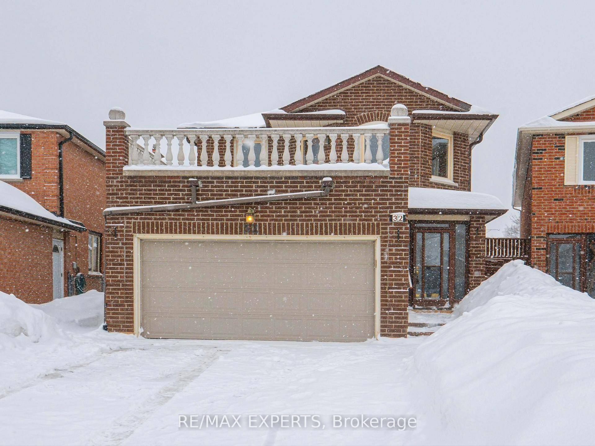 STOP ! Rarely offered well kept detached Home in East Woodbridge, on a Ravine and on a Court !