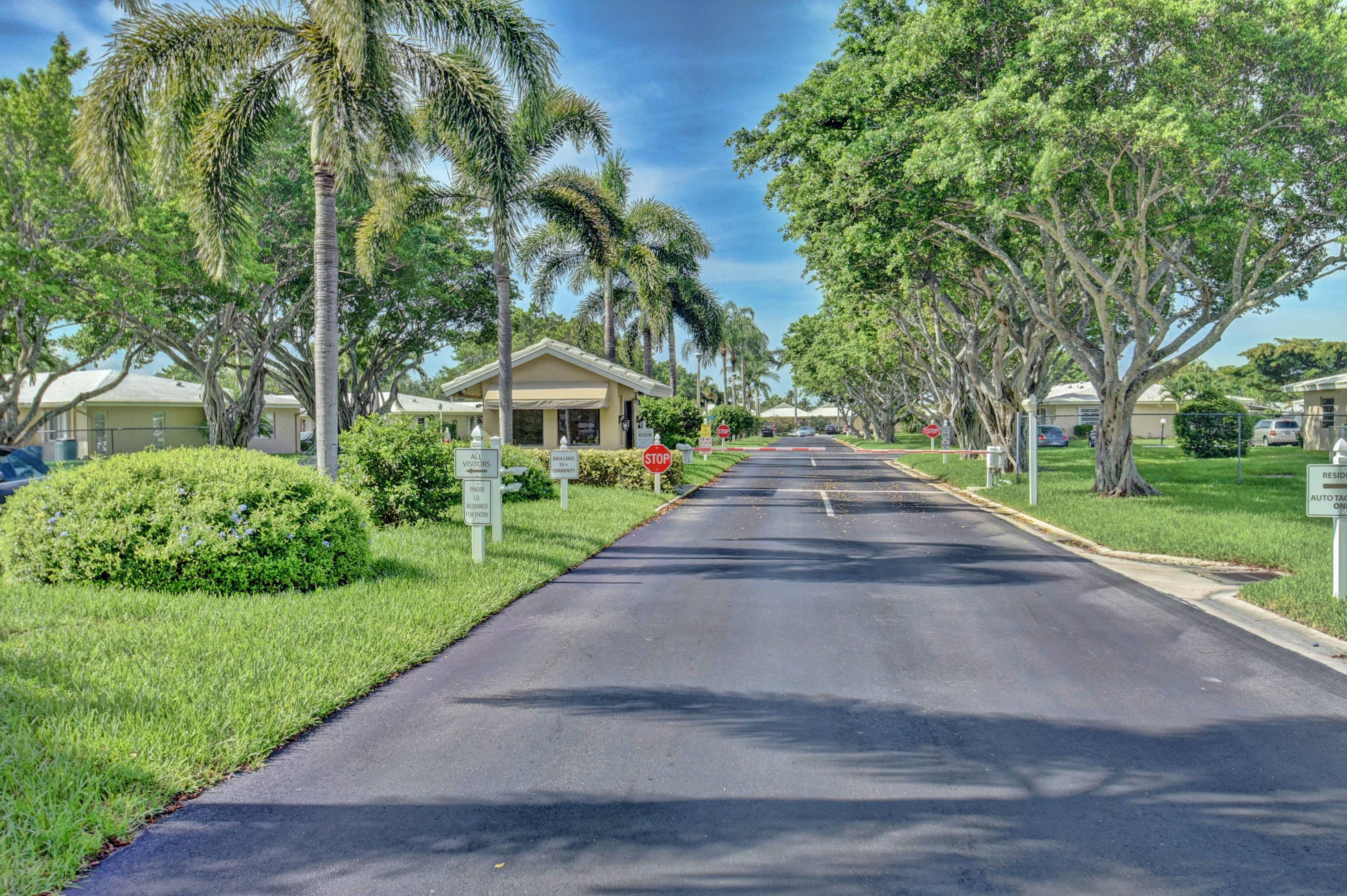 Wonderful over 55 gated community in desirable Boca Raton.