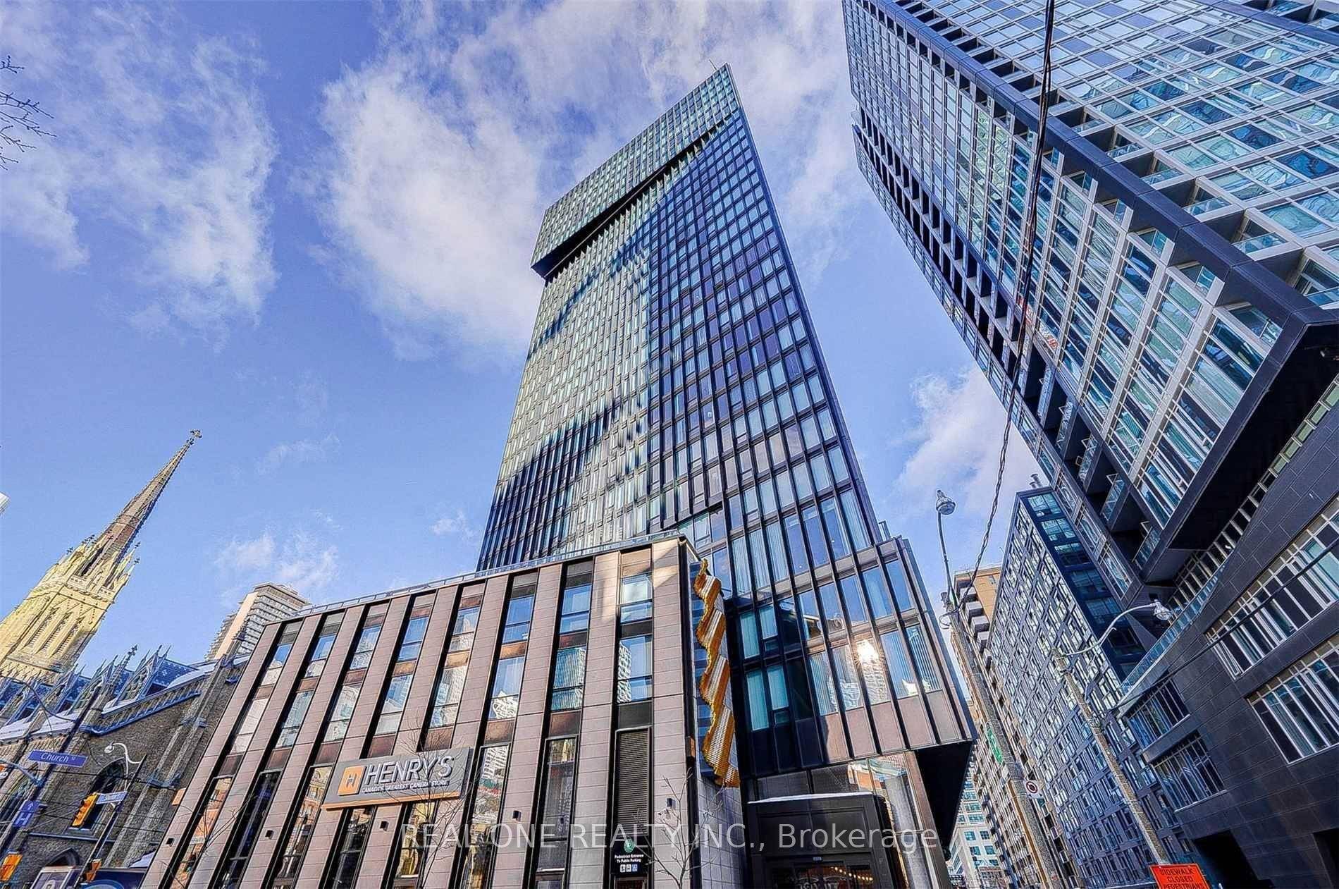 Convenient Location Rare 3 Bdrms W 3 Washrooms Stunning Kitchen W Modern Built In Appliance Ensuite Laundry This Boutique Building Is Steps To Eatons Centre, Ttc, Financial District amp ; ...