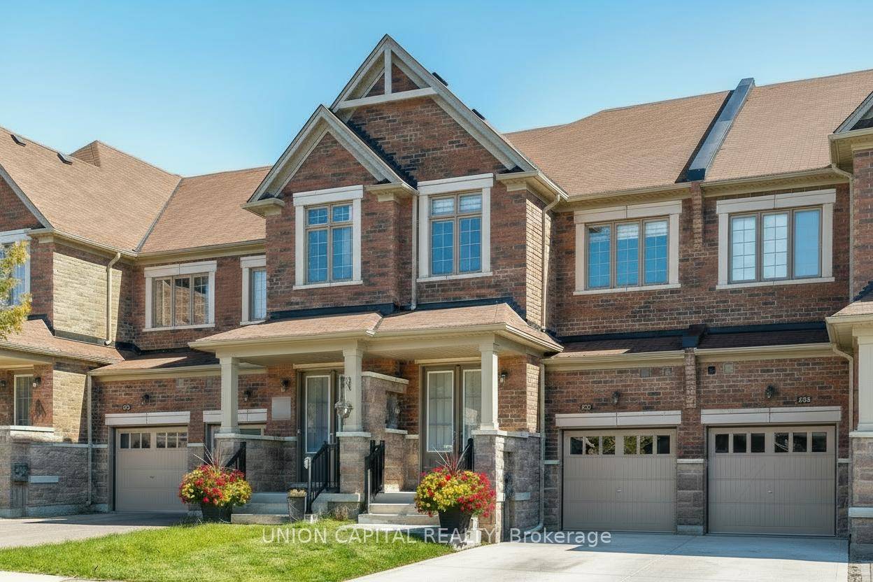 Welcome to this spacious and modern freehold luxury townhome, offering over 2, 100 sq.