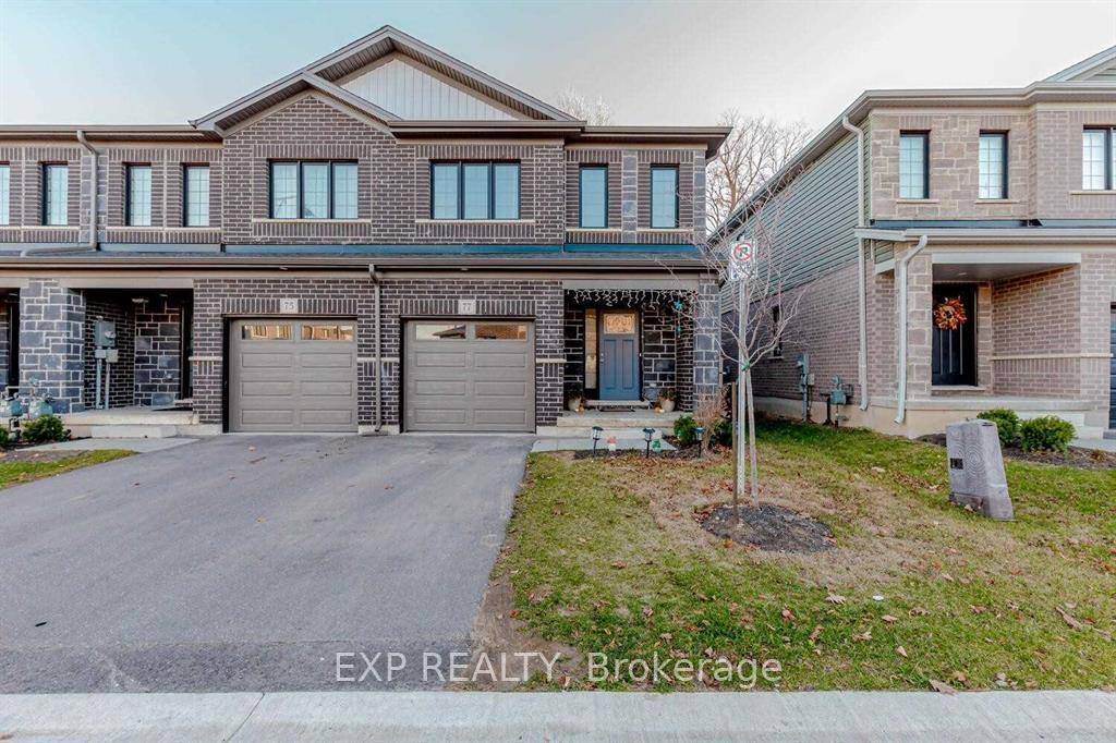 RAVINE, CORNER LOT ! ! This Beautiful Townhouse Offers 3 Bedroom 3 Washrooms In A High Demand Area Of Kitchener.