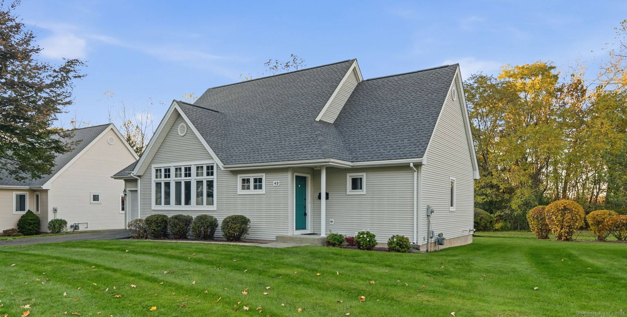 Convenience and comfort await in this well maintained stand alone home located in the sought after Rose Court 55 community.