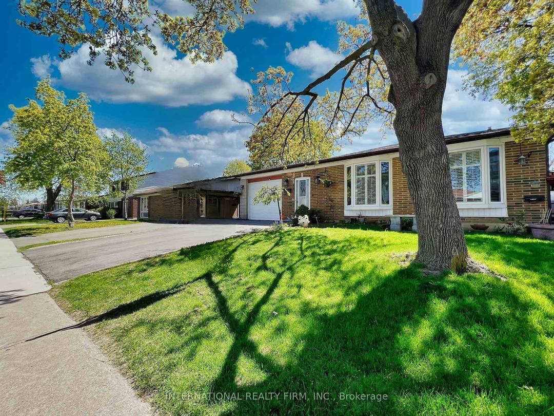 This spacious, well maintained detached backsplit offers a separate basement apartment in the heart of central Malton.