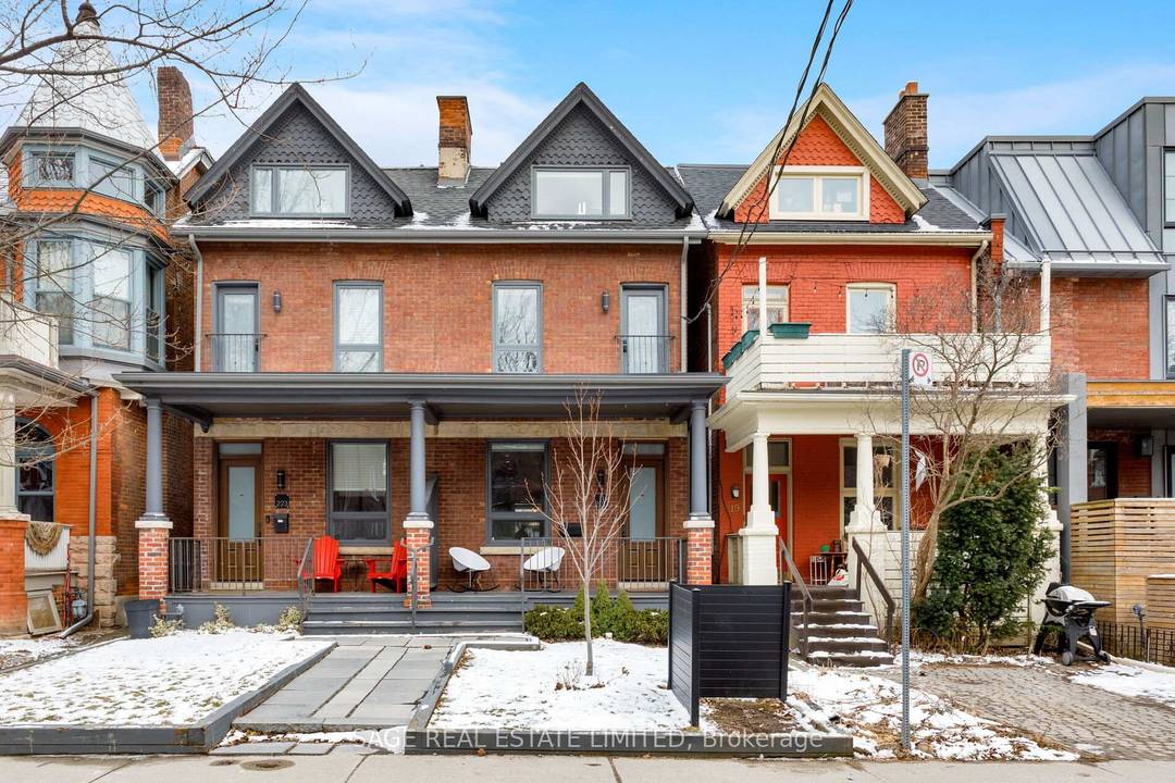 Welcome to 221 Crawford Street, situated on the most coveted block of Crawford backing onto Trinity Bellwoods Park.