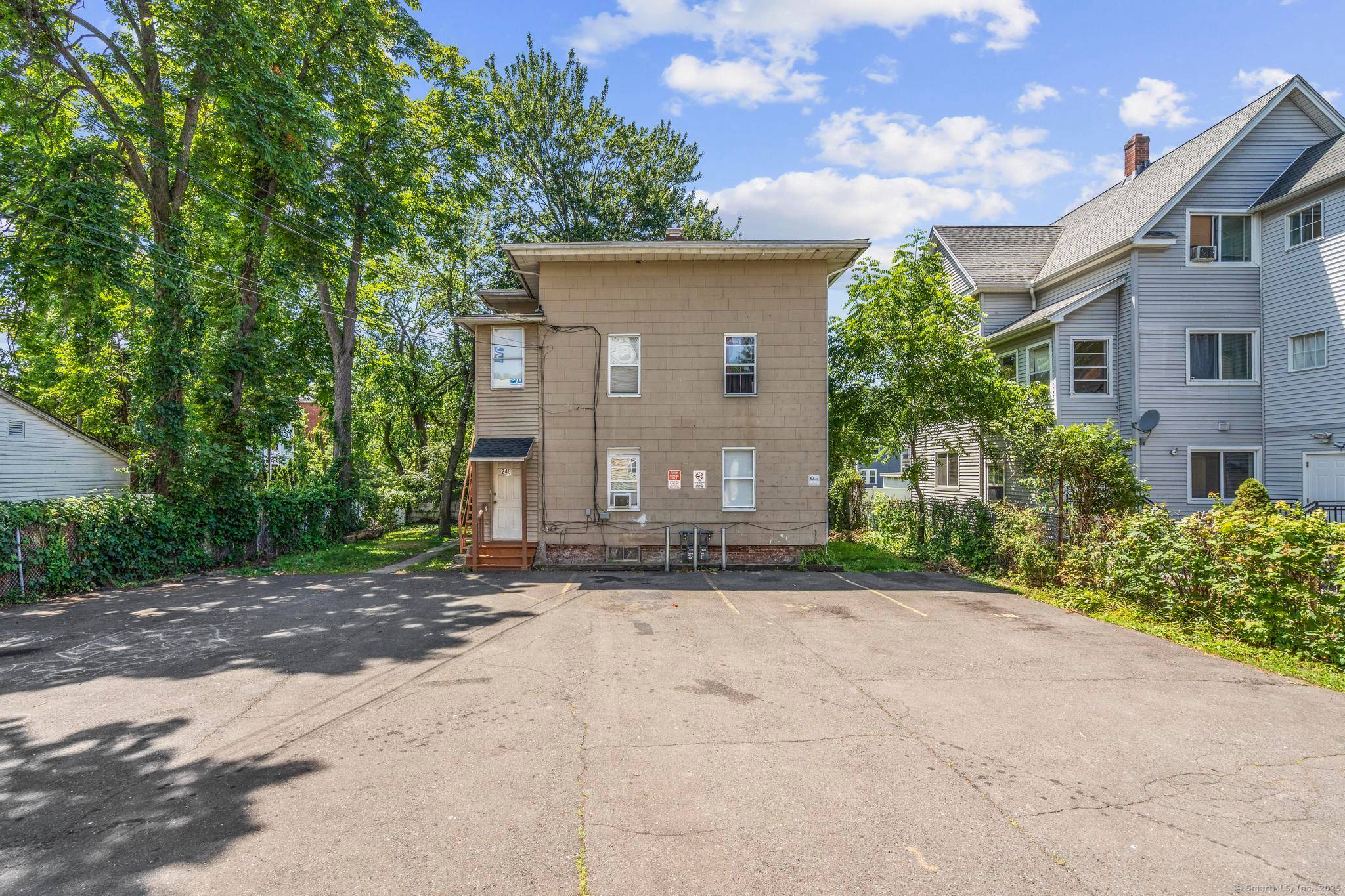 Fantastic investment opportunity in Little Poland neighborhood with value add potential !