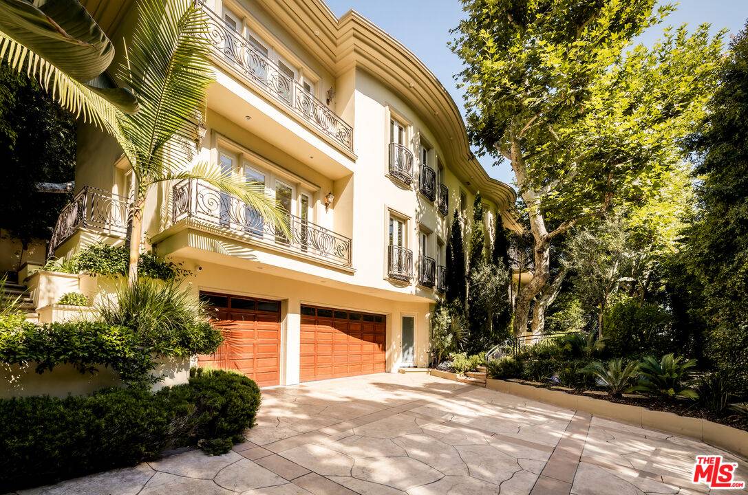 1350 Benedict Canyon Dr 6BR Beverly Hills Post Office | B.H.P.O. La