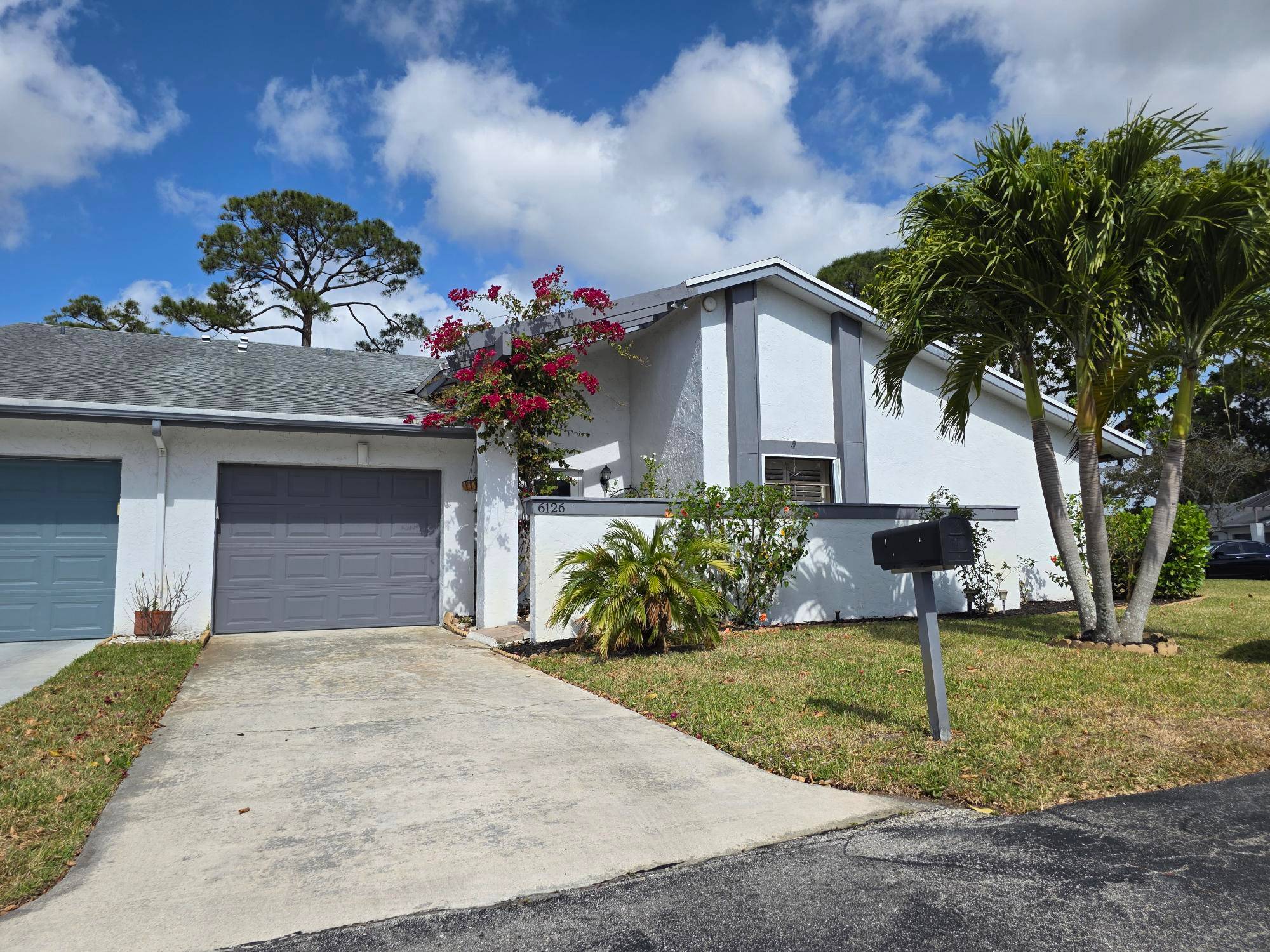Beautiful corner Villa, that has been meticulously maintained and updated ready for your full retirement enjoyment !
