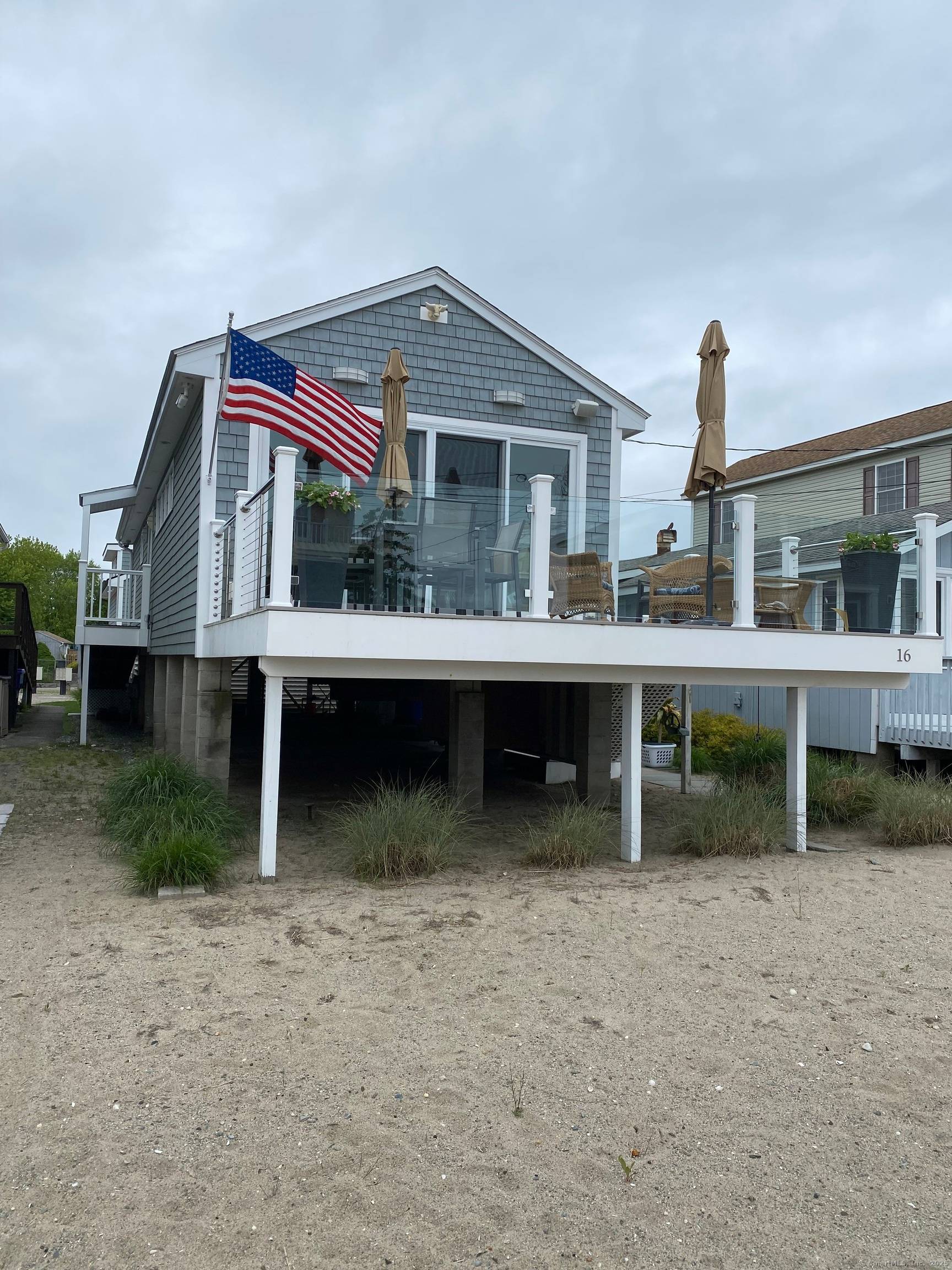 Meticulously Renovated Coastal Retreat 2 Bedrooms Designer Finishes Private Beach Access Meticulously renovated with designer finishes throughout, this stunning 2 bedroom, 1 1 2 bathroom home offers luxury living just ...