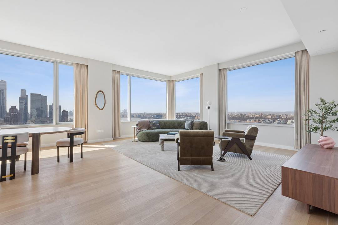 SIVA Tower, designed by Pritzker Prize winning architect A lvaro Siza with interiors by Gabellini Sheppard, is a rare architectural landmark on Manhattan s West Side.