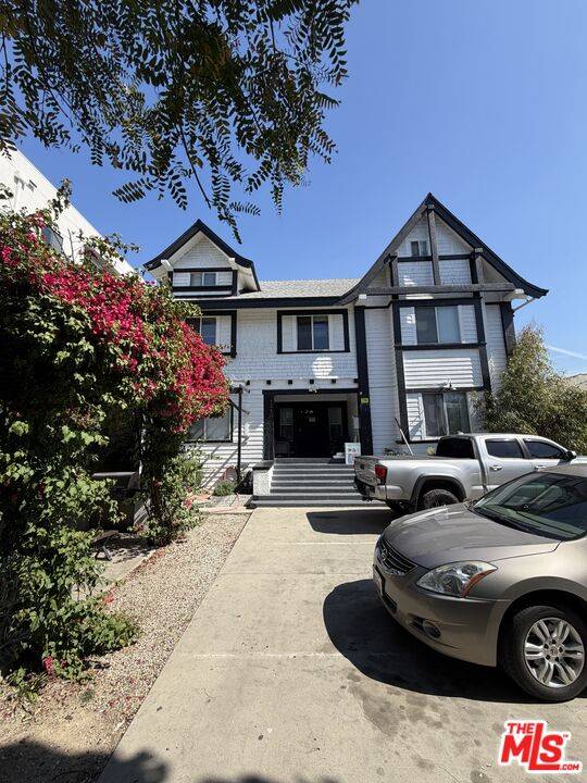 1250   Magnolia Ave 22BR La