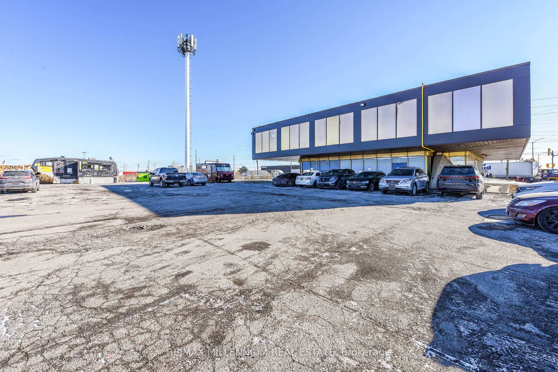 ! ! Location ! ! Fully Professional Office Building !