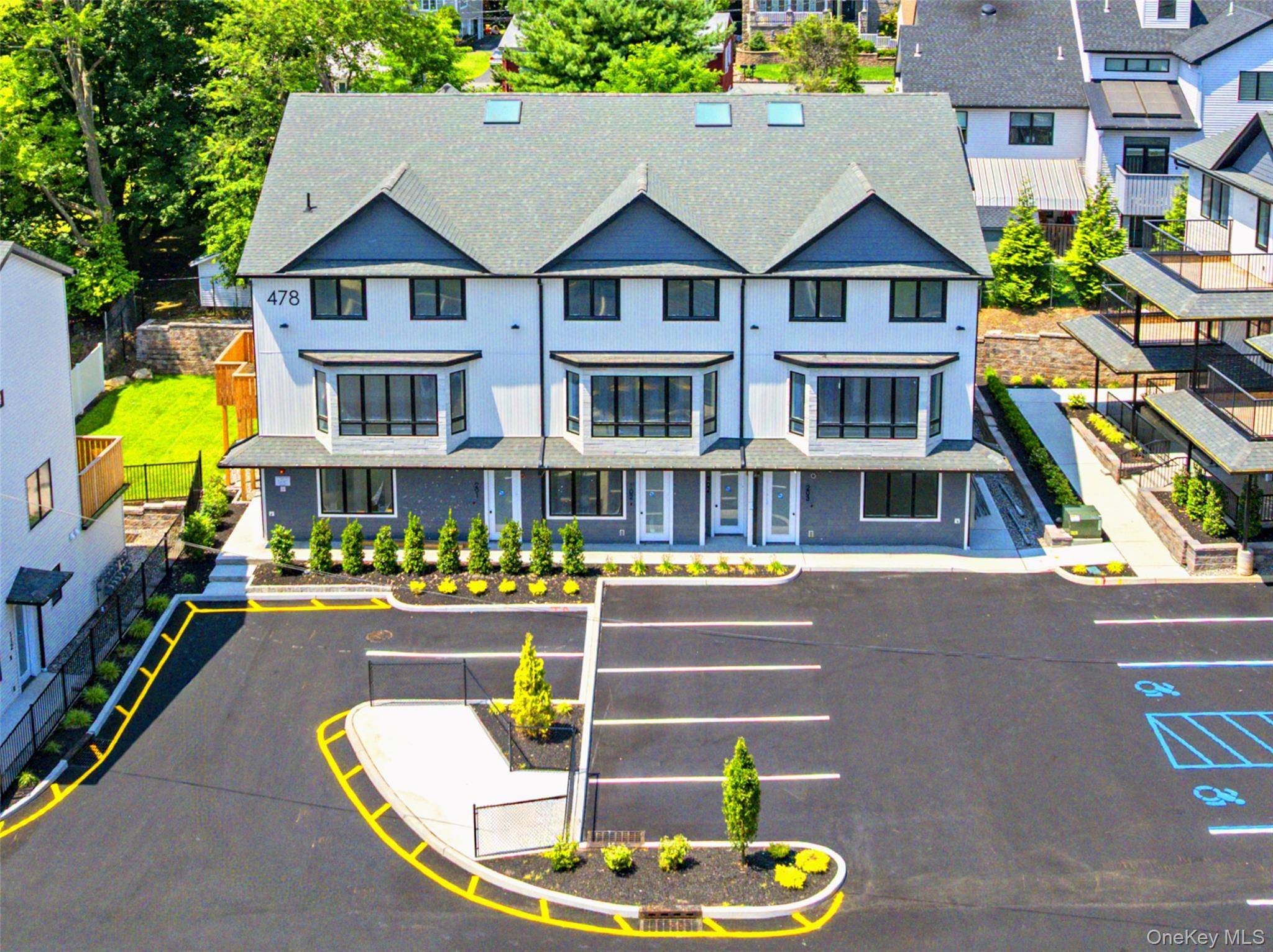 Brand new 3 Bedroom Condo in the New West Gate Development.