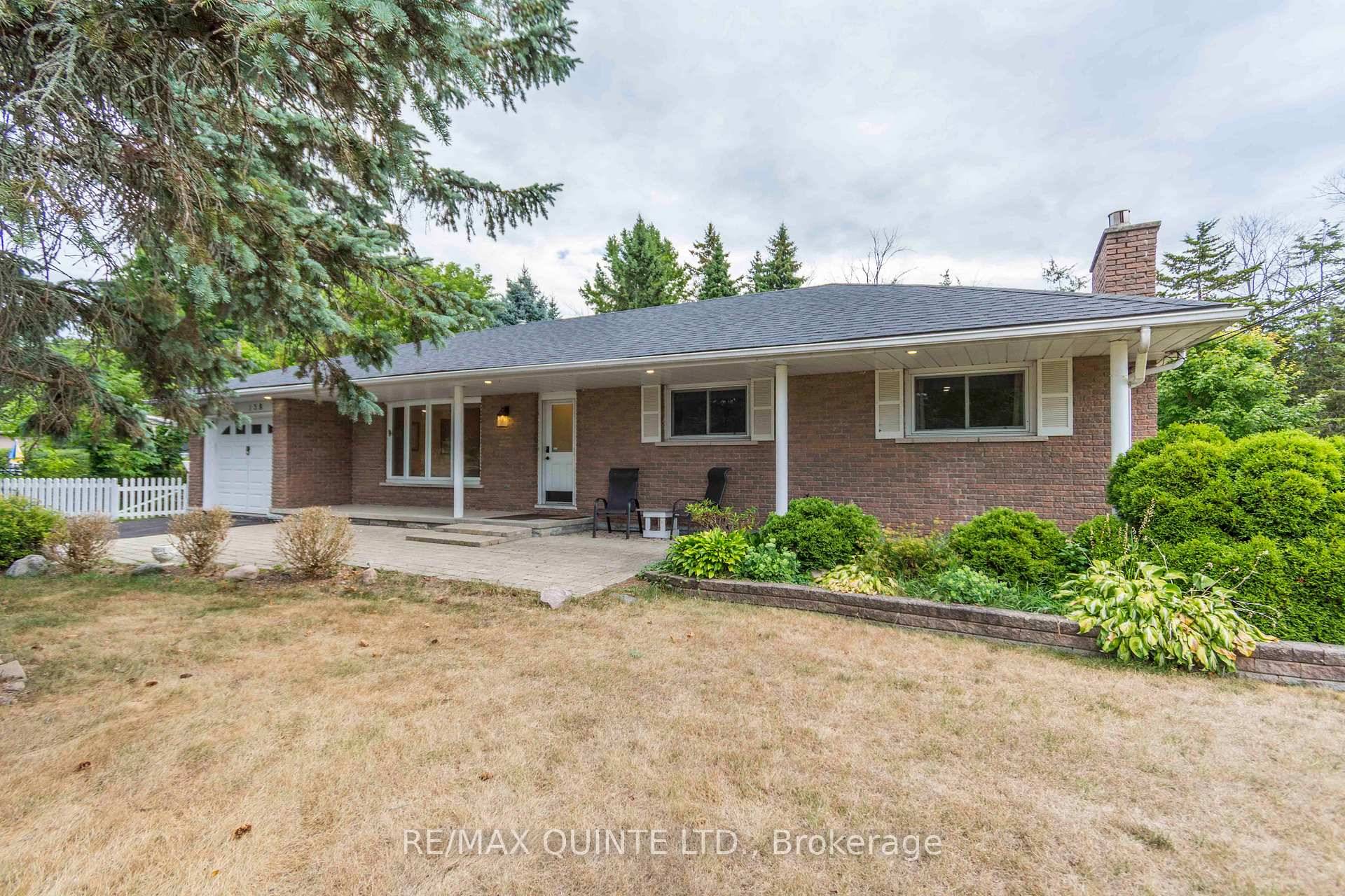 Stylish and well maintained 3 bedroom brick bungalow in a desirable, mature neighbourhood.