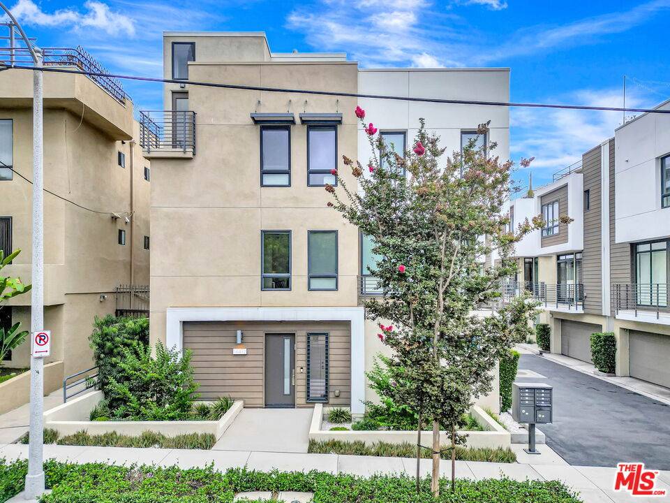 1414 1/2 N Stanley Ave 3BR Hollywood Hills East La