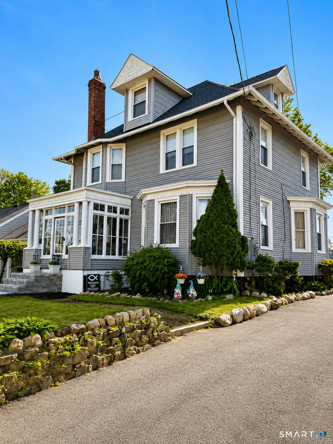 Step back in time with this beautifully preserved 1900 Victorian !