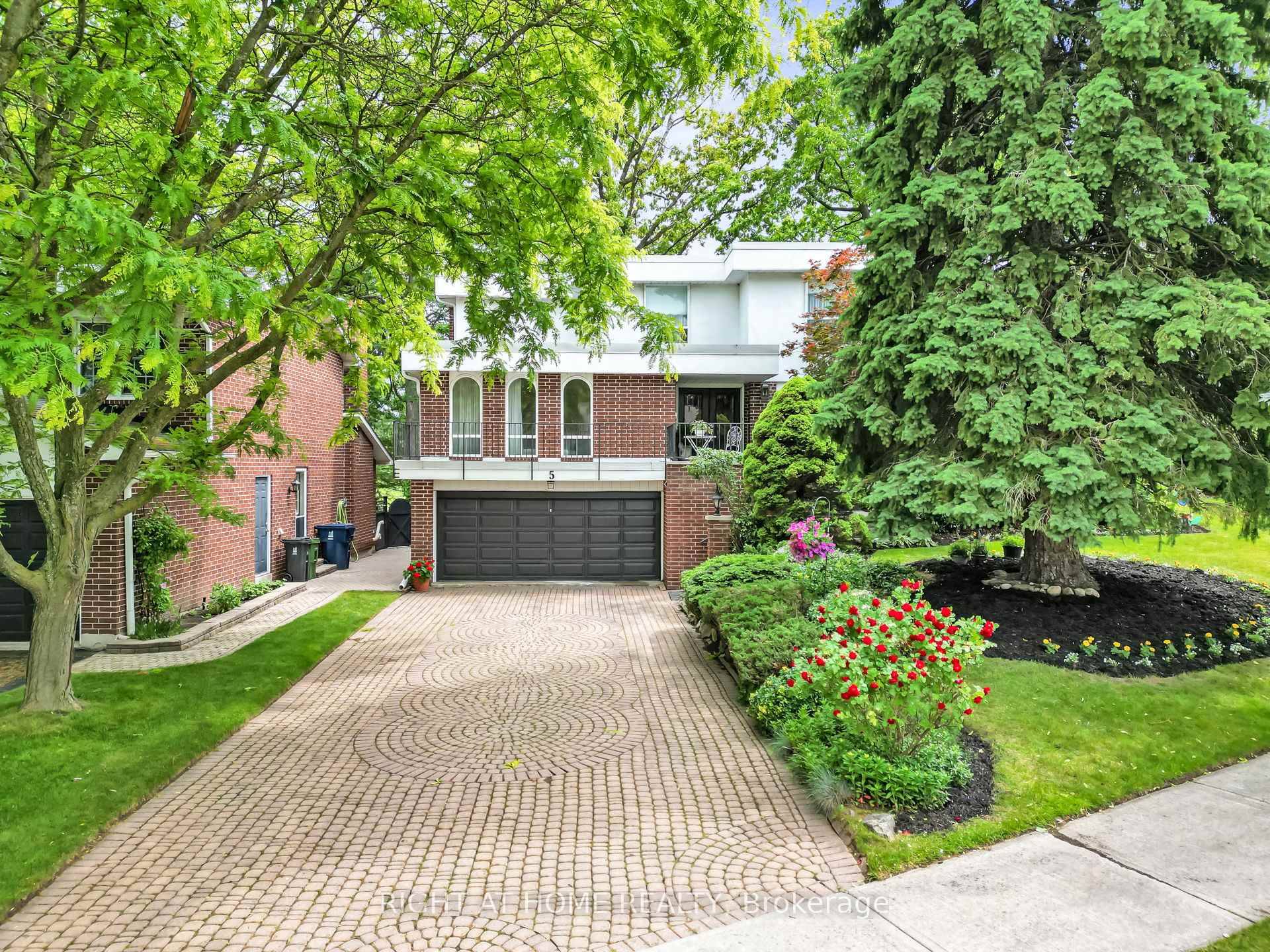 Welcome to this fabulous family home backing onto St Georges Golf Course !