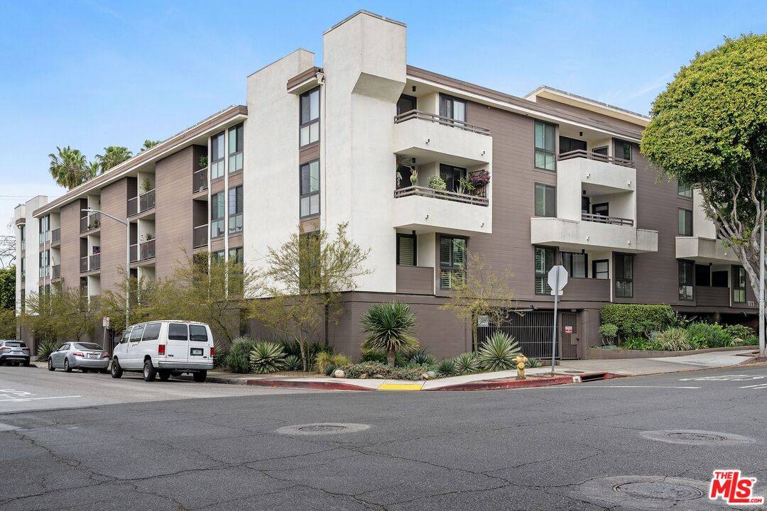 911 N Kings Rd 2BR Sunset Strip La