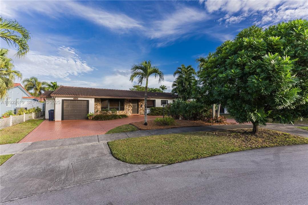 Welcome to this spacious and well maintained 4 bedroom, 3 bathroom single family home, ideally located on a quiet cul de sac.