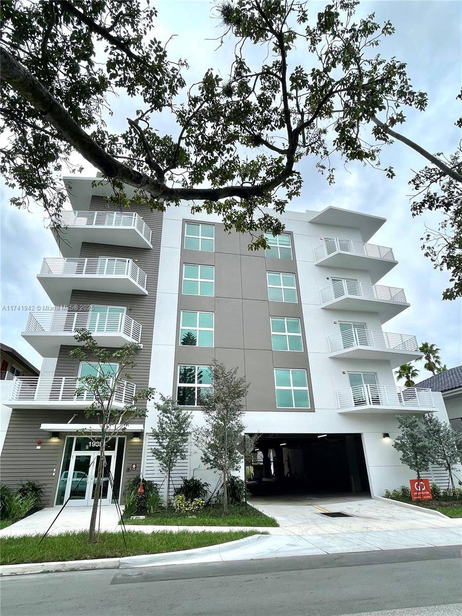 Brand new 1 bed, 1 bath in Hollywood.