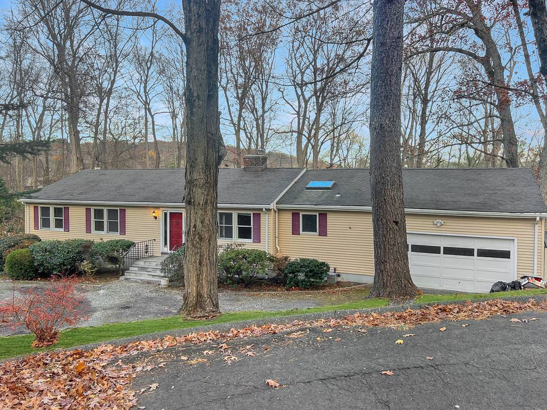 Tucked away at the end of a desirable lower North Stamford cul de sac neighborhood, this spacious five bedroom ranch offers rare one level living with direct access to the ...