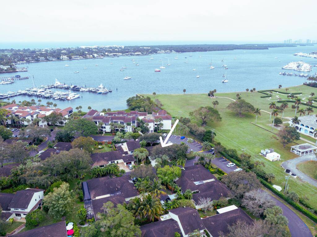 STUNNING TURNKEY VILLA HOME W WATER VIEW.