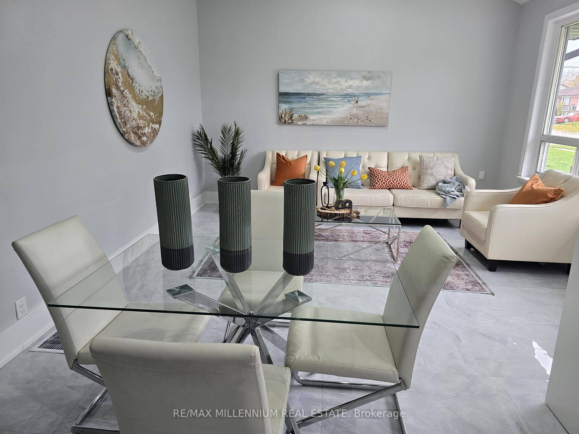! ! Gorgeous beautiful 3 Bedroom Detached 1 bedroom Legal basement with a separate entrance !