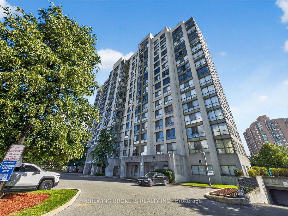Beautiful And Renovated Corner Unit In Prime Location Offering 2 1 Beds, 2 Full Baths, Beautiful NE Views, 1 Parking, Plenty Of Storage In Unit, Ensuite Laundry Samsung Washer Dryer, ...