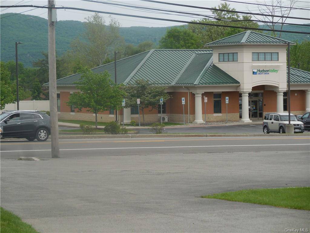 NEW WINDSOR AUTO REPAIR SHOP LOCATION FOR LEASE.
