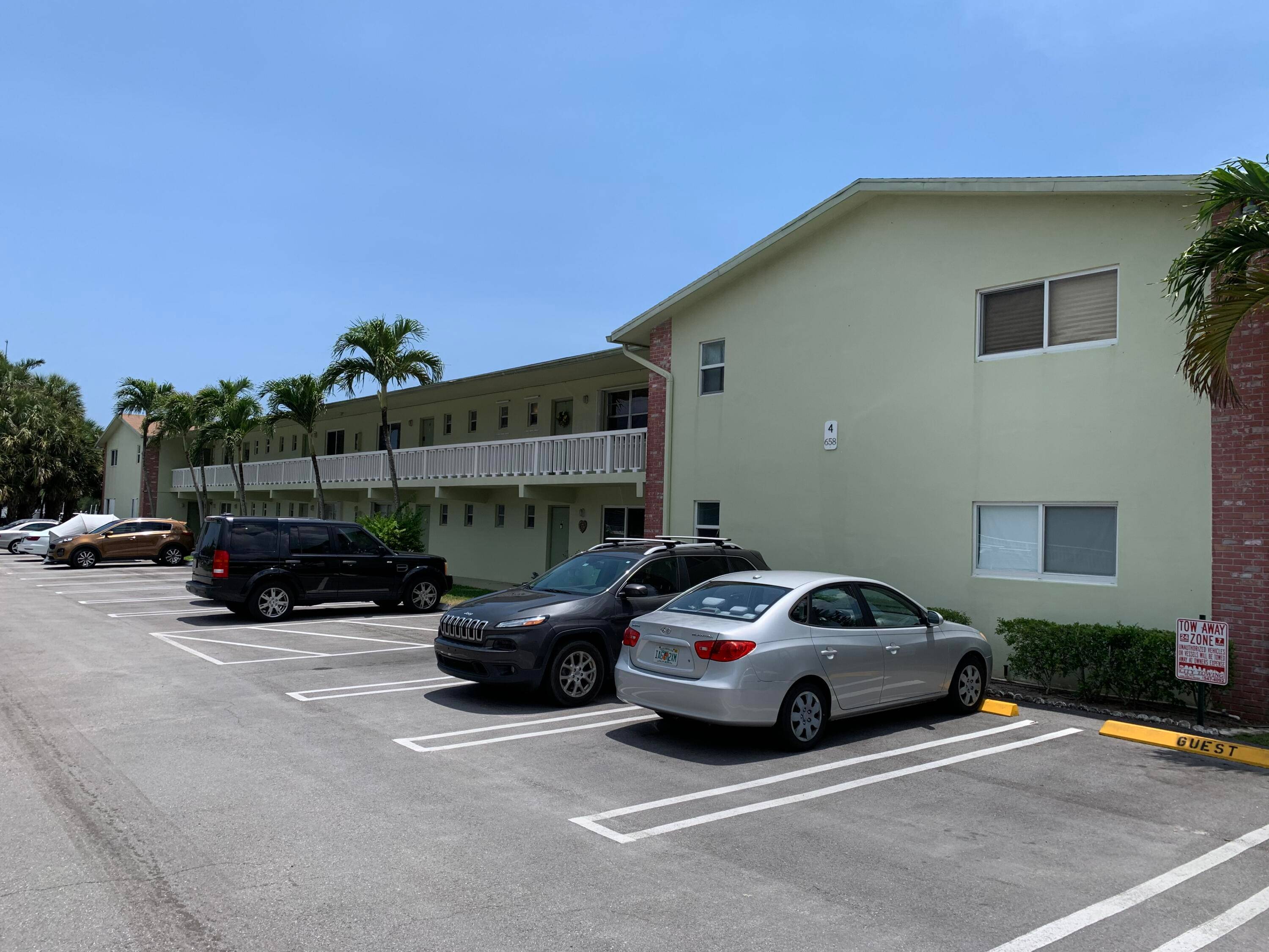 Perfect location and opportunity to, Live the coastal life in this bright and airy 2 bedroom, 2 bathroom corner condo on the second floor, east of Federal.
